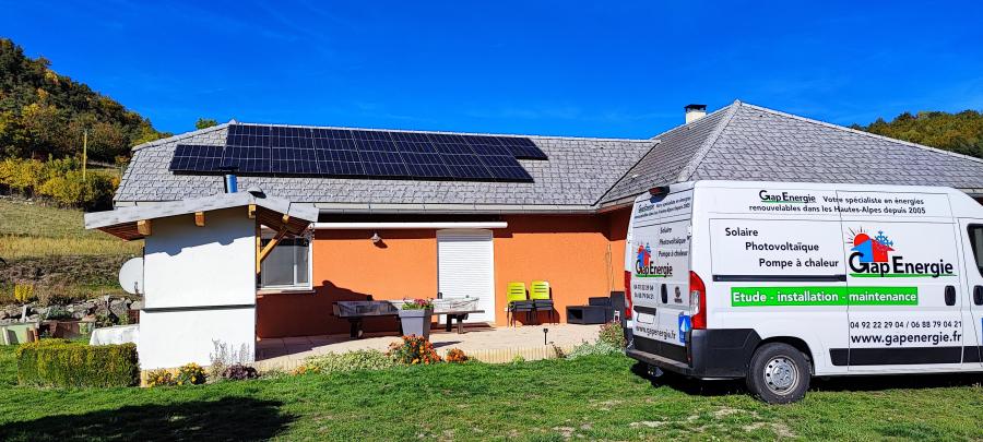 Installation de panneaux solaires photovoltaïques 6kWc à La Bréole (04)