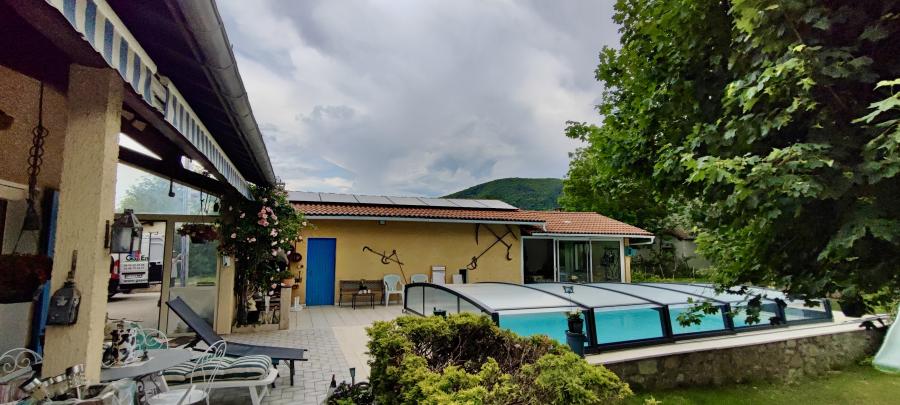 Installation de panneaux solaires photovoltaïques 6kWc à Aspremont (05)