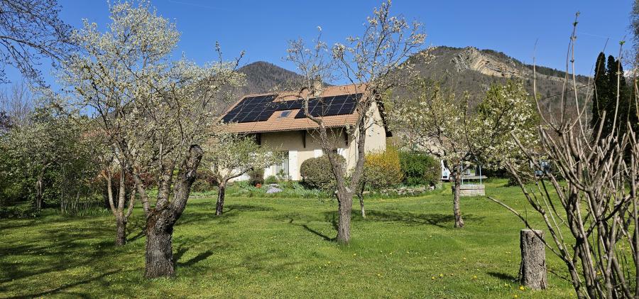 Installation de panneaux solaires photovoltaïques 9 kWc à La Roche des Arnauds (05)