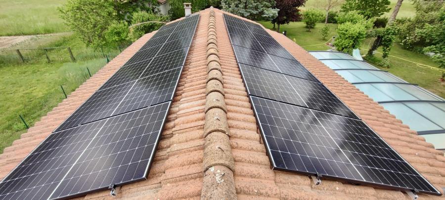 Installation de panneaux solaires photovoltaïques 6kWc à Aspremont (05)